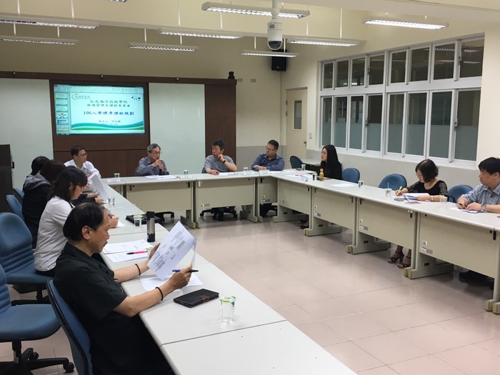 105-2課程委員會，請業界先進指導圖片